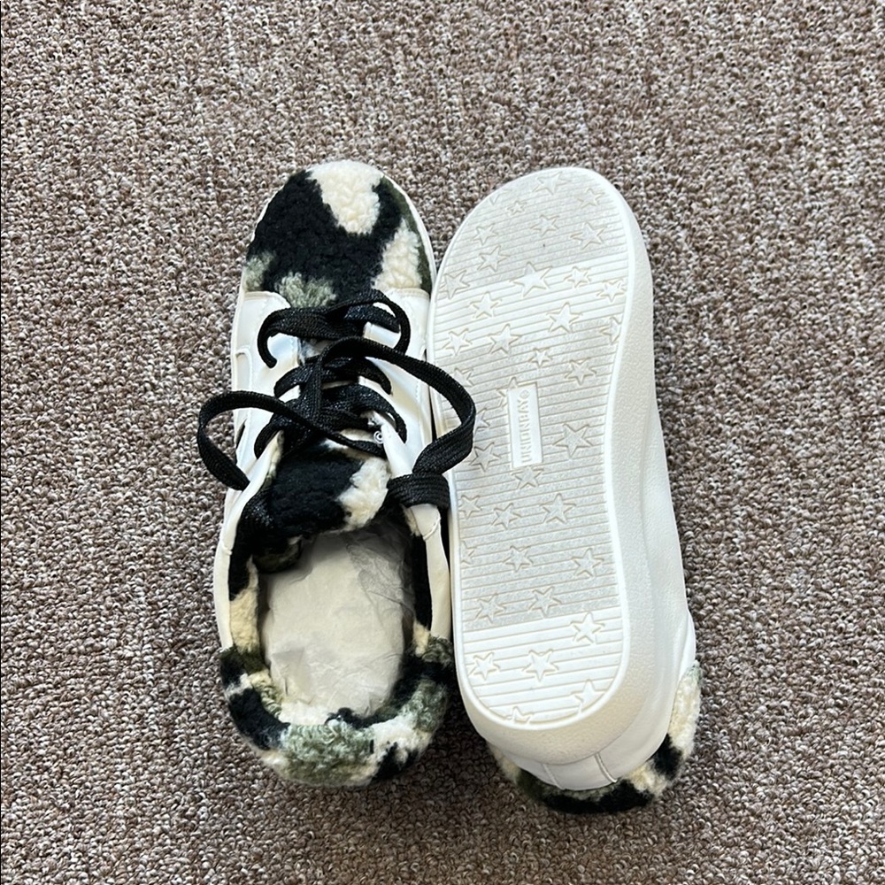 UNIONBAY Black and White Fuzzy Sneakers